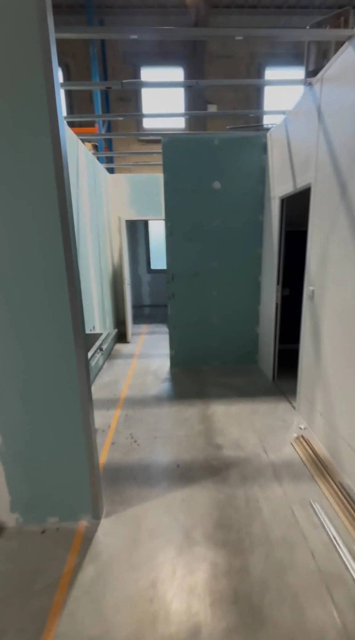 Creation de cloisons et pièces dans un entreprôt à Balma